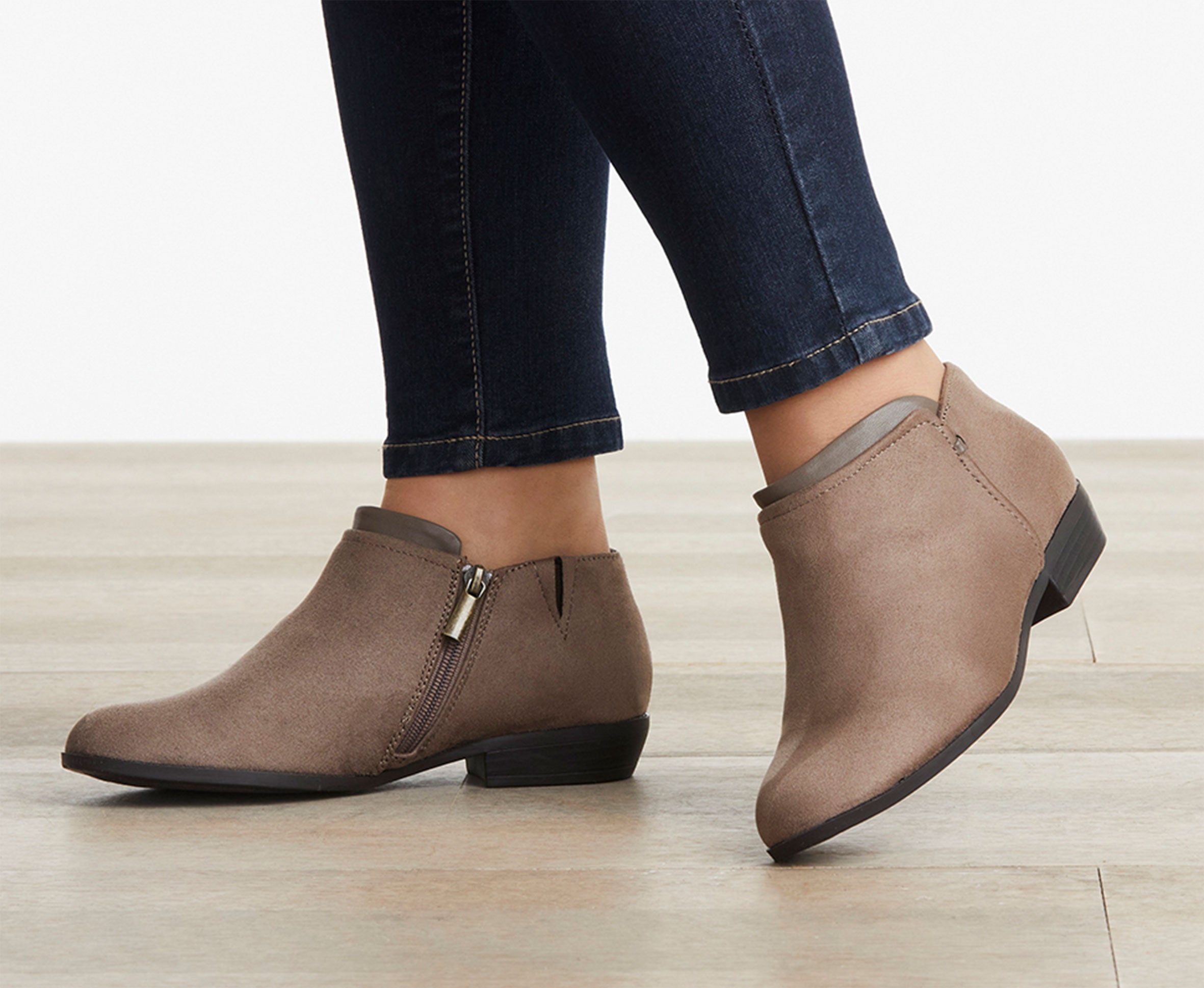 Women s Wide Width Comfortview Shoes Guide Roaman s